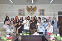 Kegiatan literasi keuangan yang berlangsung di Ruang Rapat Bupati, Jumat (14/11/2025).