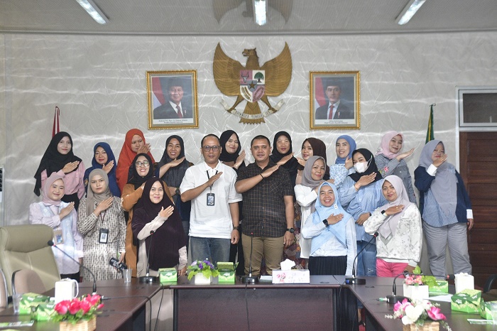 Kegiatan literasi keuangan yang berlangsung di Ruang Rapat Bupati, Jumat (14/11/2025).