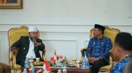Pertemuan antara Gubernur Helmi Hasan dan Rektor Unib, Dr. Indra Cahyadinata, berlangsung pada Senin pagi (10/11/2025) di Balai Raya Semarak.