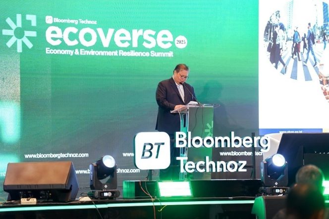 
					Menteri Koordinator Bidang Perekonomian Airlangga Hartarto dalam Ecoverse 2025: Economy and Environment Resilience Summit serta Launching Bloomberg Businessweek Indonesia di Jakarta, Kamis (20/11).