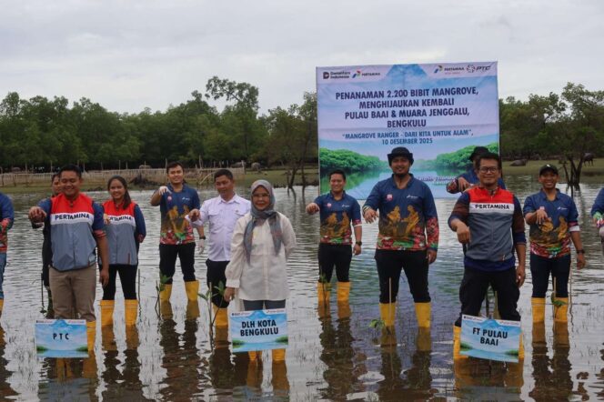 
					Menjaga Alam dan Mendidik Generasi, PTC Tanam 2.200 Mangrove di Pesisir Bengkulu
