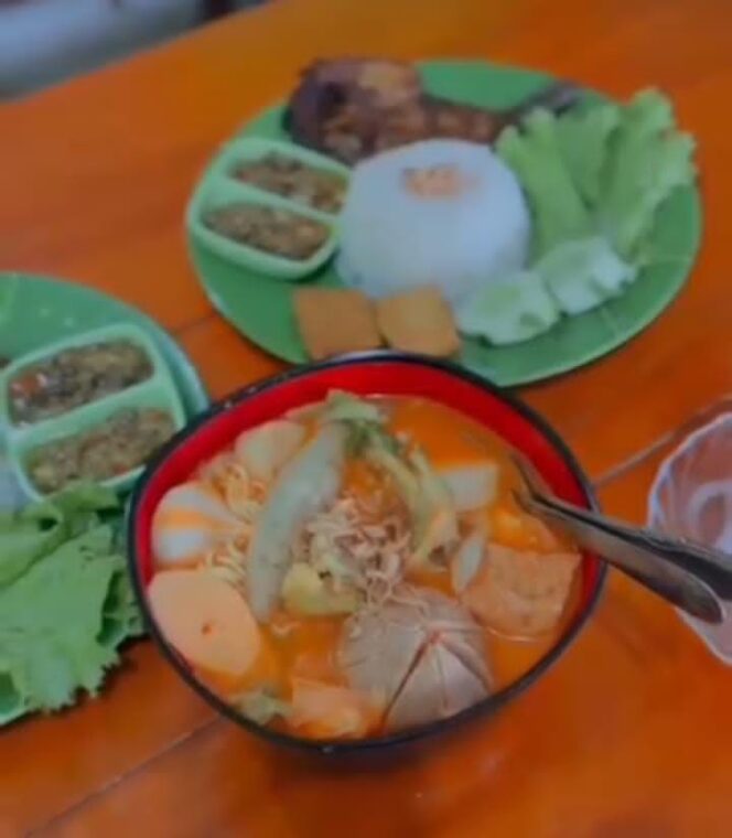 
					‎Seblak Prasmanan “Omah” Lingkar Barat, Pilihan Tepat GenZ untuk Nongkrong