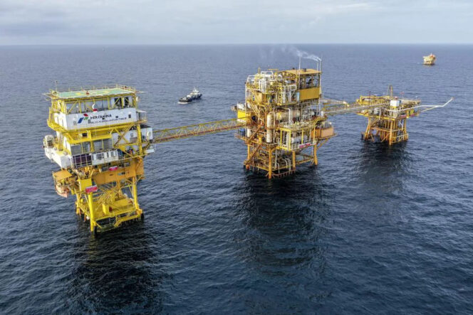 
					Harga Minyak Mentah Indonesia Turun Akibat Kelebihan Pasokan Dunia